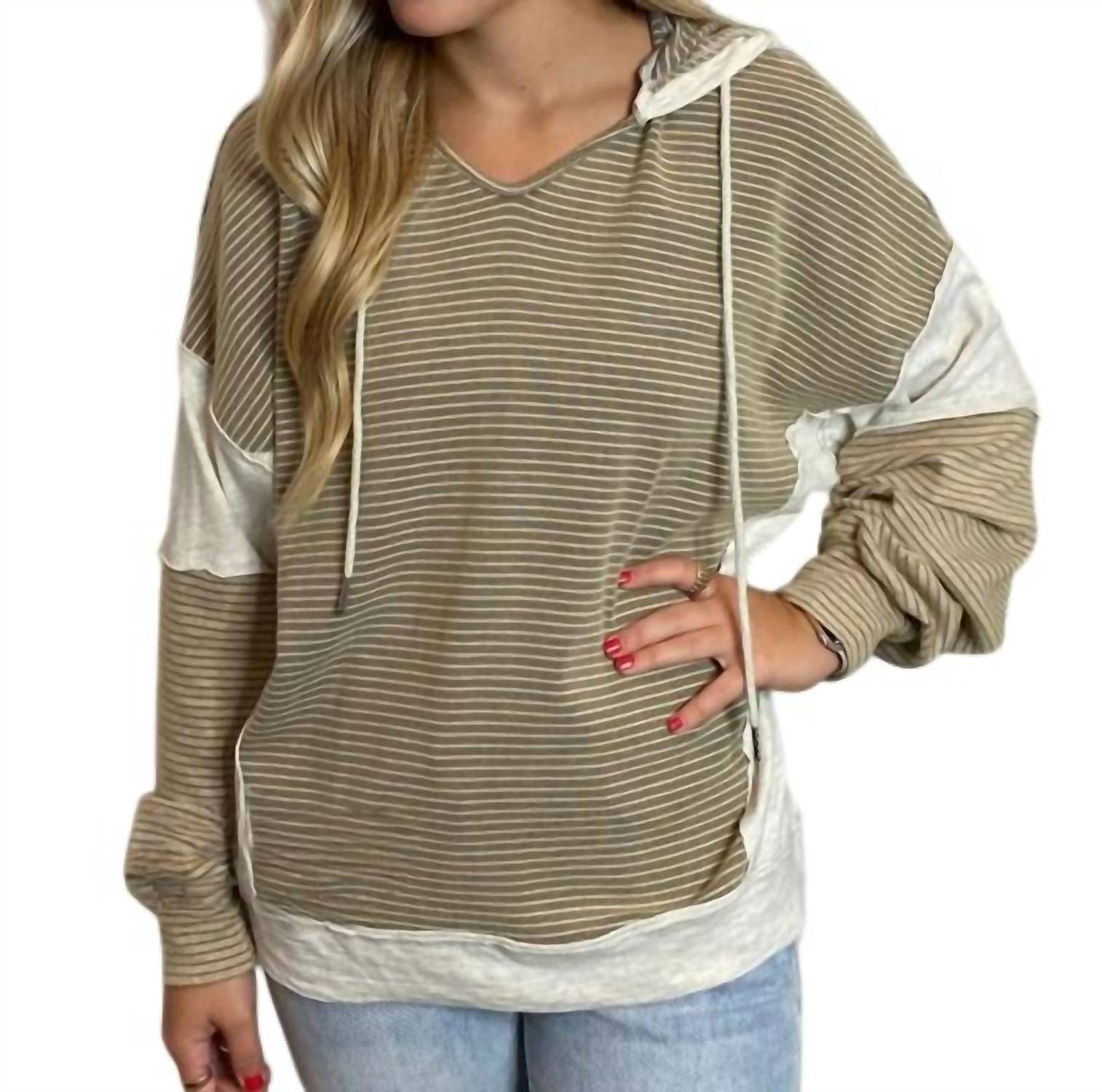 Полосатая толстовка с V-образным вырезом в цвете Mushroom Easel
Полосатая толстовка с V-образным вырезом в цвете Mushroom Easel