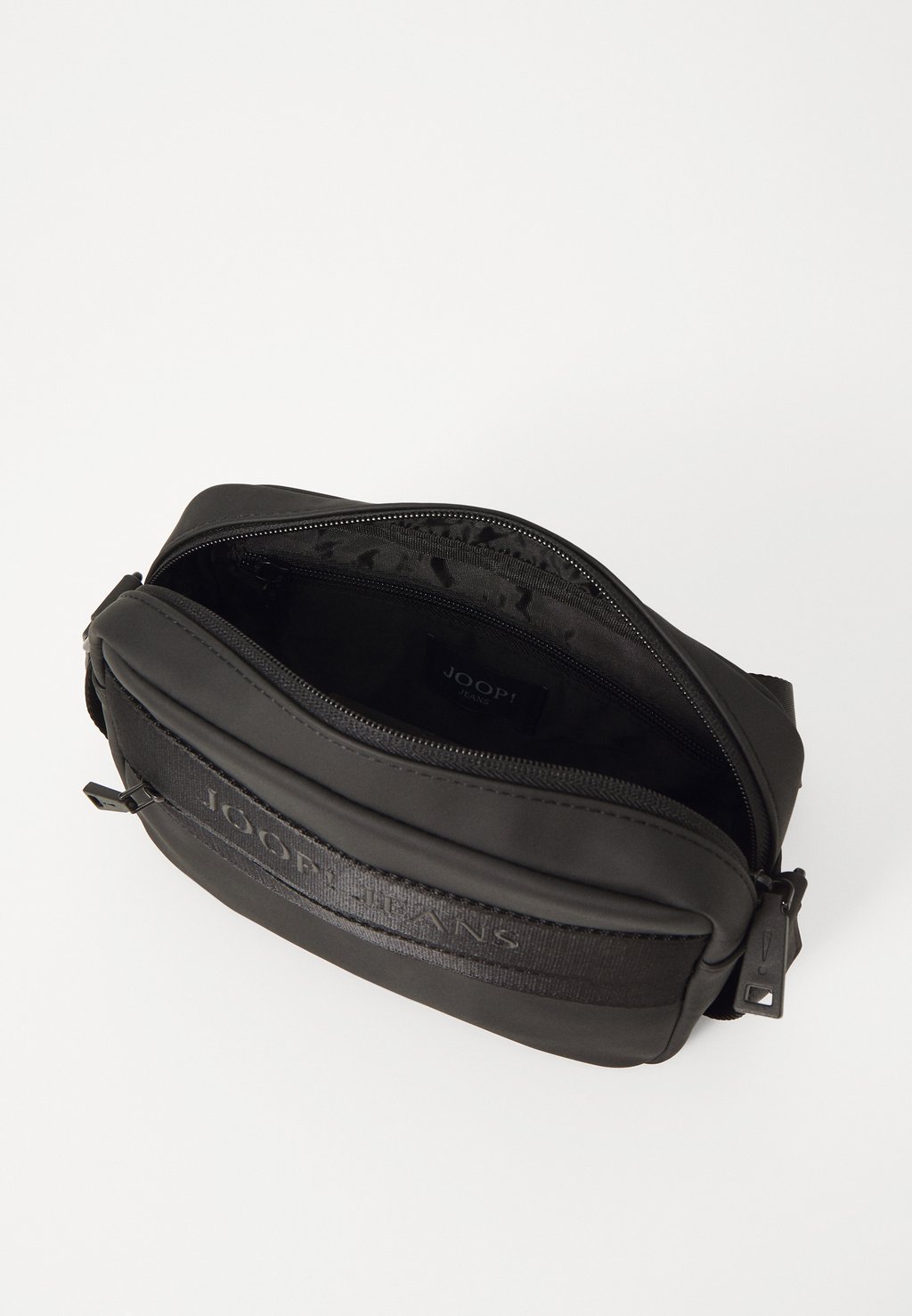 Сумка через плечо MODICA NUVOLA PINO SHOULDERBAG UNISEX JOOP! Jeans, черный
Сумка через плечо MODICA NUVOLA PINO SHOULDERBAG UNISEX JOOP! Jeans, черный