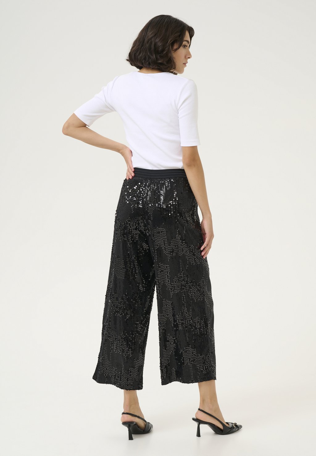 Брюки KAAMALIE SEQUIN CROPPED Kaffe, черный
Брюки KAAMALIE SEQUIN CROPPED Kaffe, черный