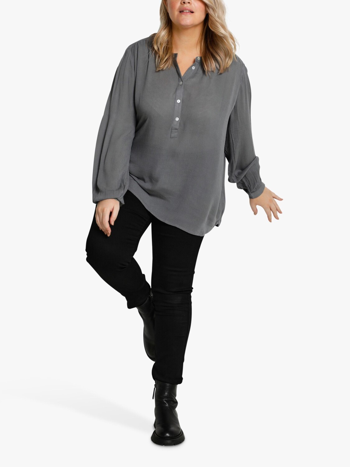 Karla Янтарная блузка KAFFE, копченый жемчуг
Karla Янтарная блузка KAFFE, копченый жемчуг