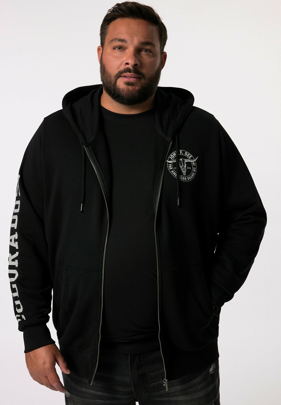 Толстовка John F. Gee KÄNGURUTASCHE, Black, Черный, Толстовка John F. Gee KÄNGURUTASCHE, Black
Толстовка John F. Gee KÄNGURUTASCHE, Black, Черный, Толстовка John F. Gee KÄNGURUTASCHE, Black