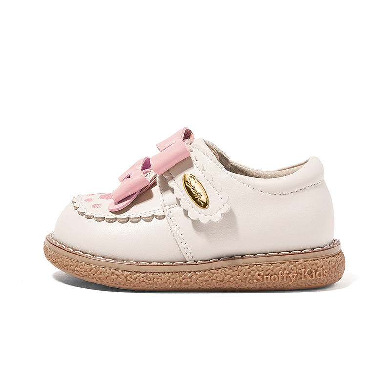 Детские кожаные туфли серии Rococo для детей Snoffy, слоновая кость
Детские кожаные туфли серии Rococo для детей Snoffy, слоновая кость