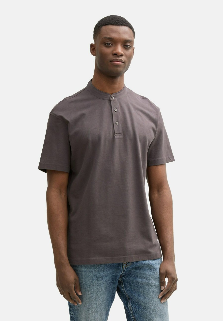 Футболка TOM TAILOR DENIM RELAXED FIT MIT STEHKRAGEN, Pavement Grey/Grey
Футболка TOM TAILOR DENIM RELAXED FIT MIT STEHKRAGEN, Pavement Grey/Grey