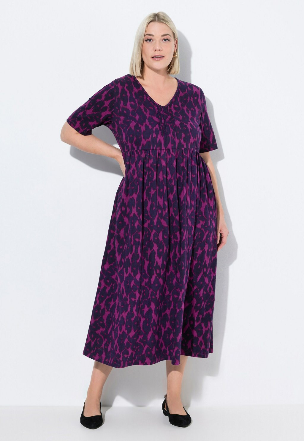 Вязаное платье MIX PRINT EMPIRE A-LINE POCKET Ulla Popken, фуксия 
Вязаное платье MIX PRINT EMPIRE A-LINE POCKET Ulla Popken, фуксия