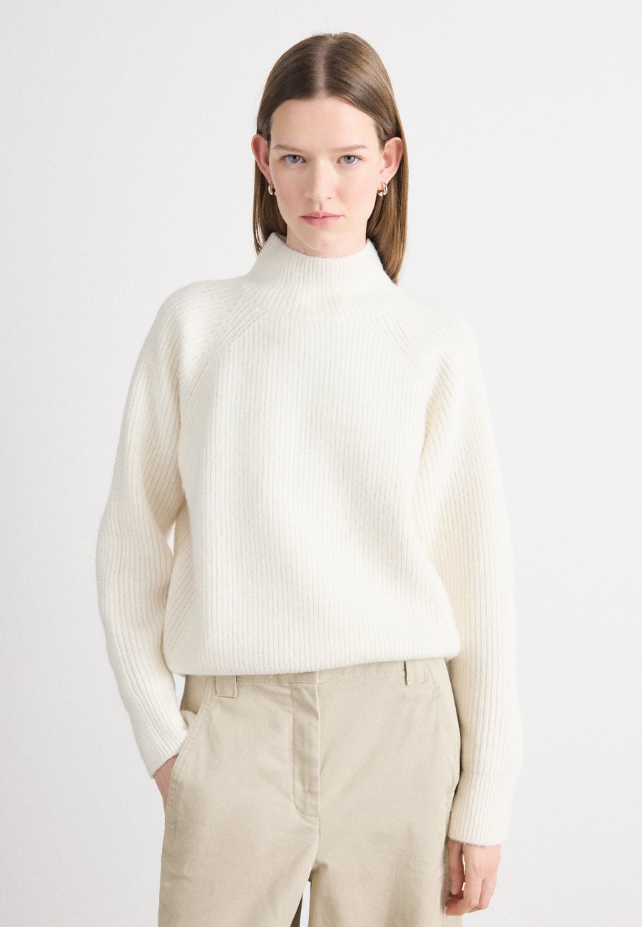 Джемпер Calvin Klein Jeans Jumper, Tofu/Off-White
Джемпер Calvin Klein Jeans Jumper, Tofu/Off-White