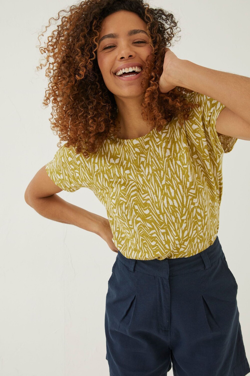 Льняная футболка с завязкой Fatface сзади и рисунком в виде краски Fat Face, зеленый
Льняная футболка с завязкой Fatface сзади и рисунком в виде краски Fat Face, зеленый