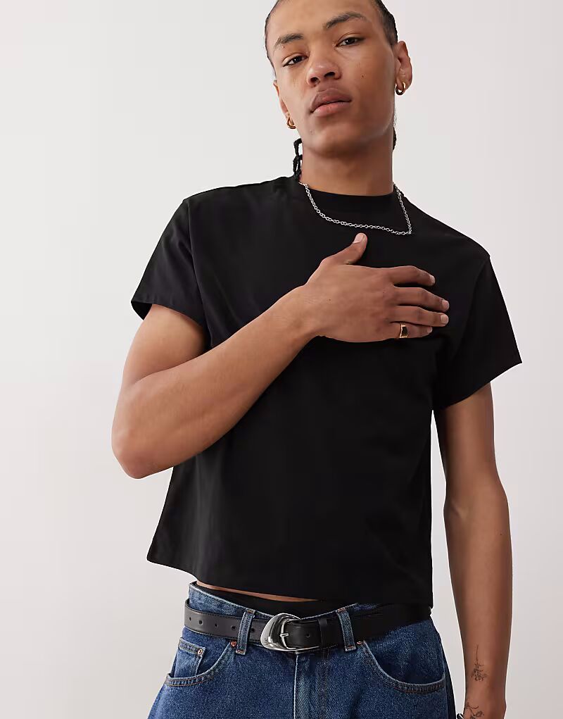 Reclaimed Vintage, облегающая укороченная свободная футболка черного цвета
Reclaimed Vintage, облегающая укороченная свободная футболка черного цвета