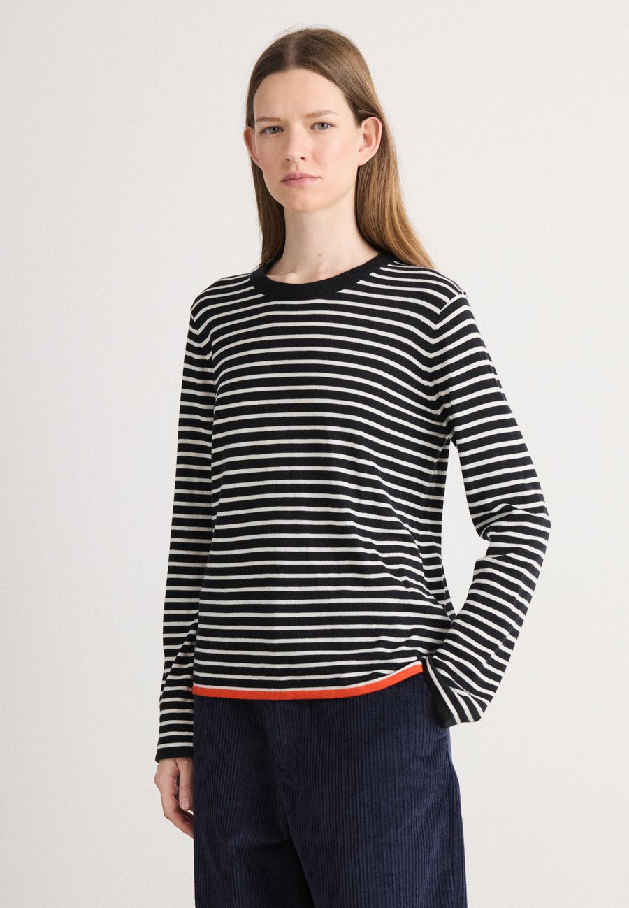 Джемпер Mads Nørgaard IVY, Black/Vanilla Ice/Black
Джемпер Mads Nørgaard IVY, Black/Vanilla Ice/Black