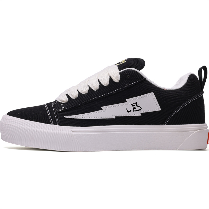 DUEPLAY Низкие скейтерские кроссовки унисекс черно-белые (Lightning Edition), цвет Black White (Lightning Edition)
DUEPLAY Низкие скейтерские кроссовки унисекс черно-белые (Lightning Edition), цвет Black White (Lightning Edition)