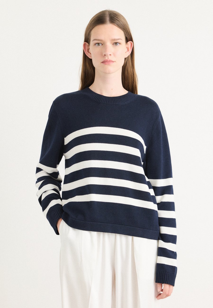 Джемпер Barbour DEMI JUMPER, Dark Navy/White/Dark Blue
Джемпер Barbour DEMI JUMPER, Dark Navy/White/Dark Blue