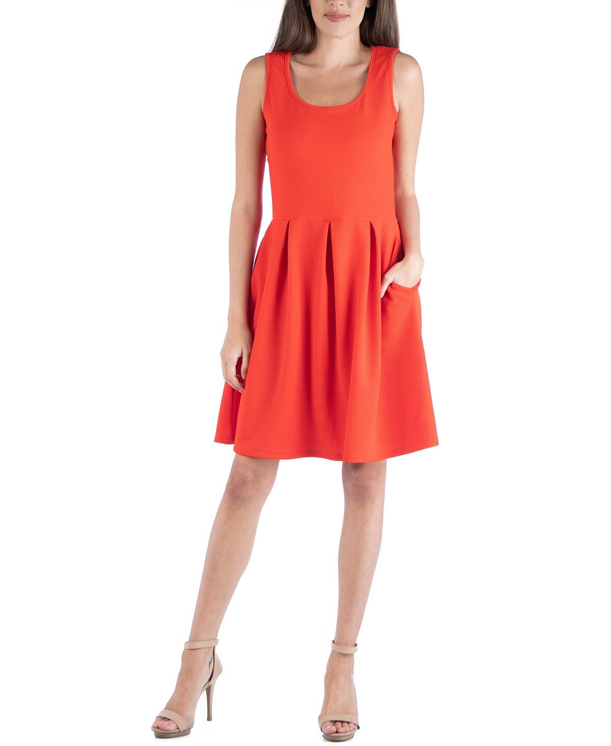 Плиссированное мини-платье skater без рукавов с карманами 24seven Comfort Apparel
Плиссированное мини-платье skater без рукавов с карманами 24seven Comfort Apparel