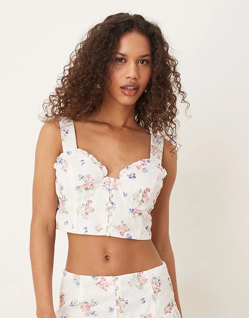 Укороченный топ Collective The Label с белым решетчатым цветочным узором
Укороченный топ Collective The Label с белым решетчатым цветочным узором