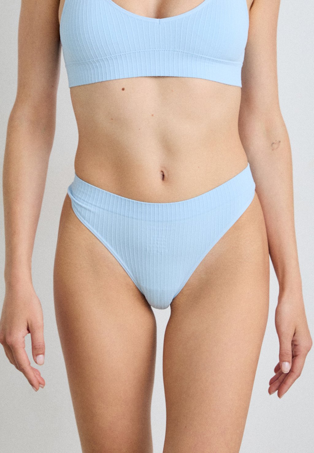 Стринги DIANNE Hunkemöller, светло-голубой
Стринги DIANNE Hunkemöller, светло-голубой