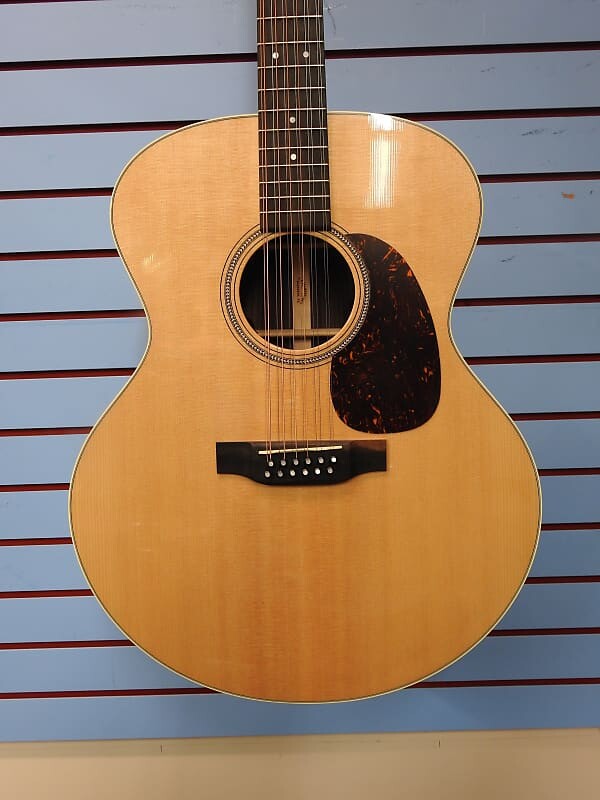 Гитара Martin J16E с мягким чехлом
Гитара Martin J16E с мягким чехлом