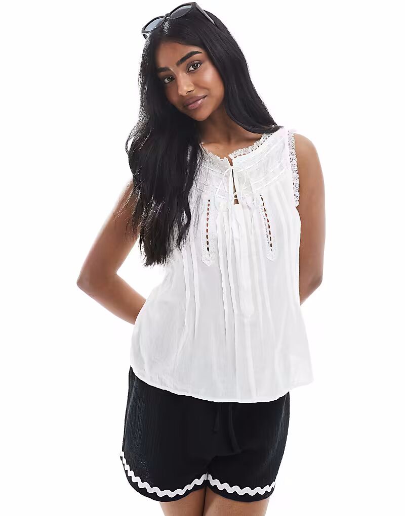 Топ без рукавов ASOS DESIGN с кружевной отделкой и завязкой-лентой белого цвета
Топ без рукавов ASOS DESIGN с кружевной отделкой и завязкой-лентой белого цвета
