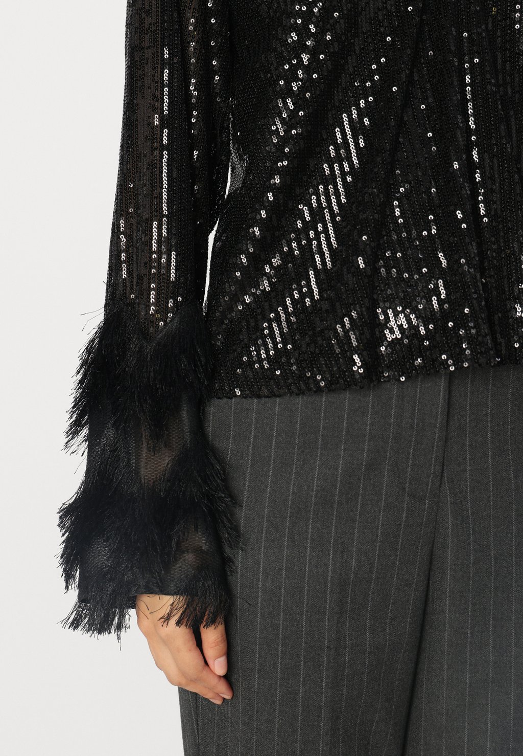 Блуза YASFLOW V NECK SEQUIN YAS, черный
Блуза YASFLOW V NECK SEQUIN YAS, черный