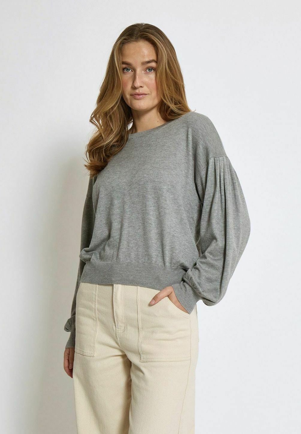 Джемпер MELEA Minus, светло-серый
Джемпер MELEA Minus, светло-серый