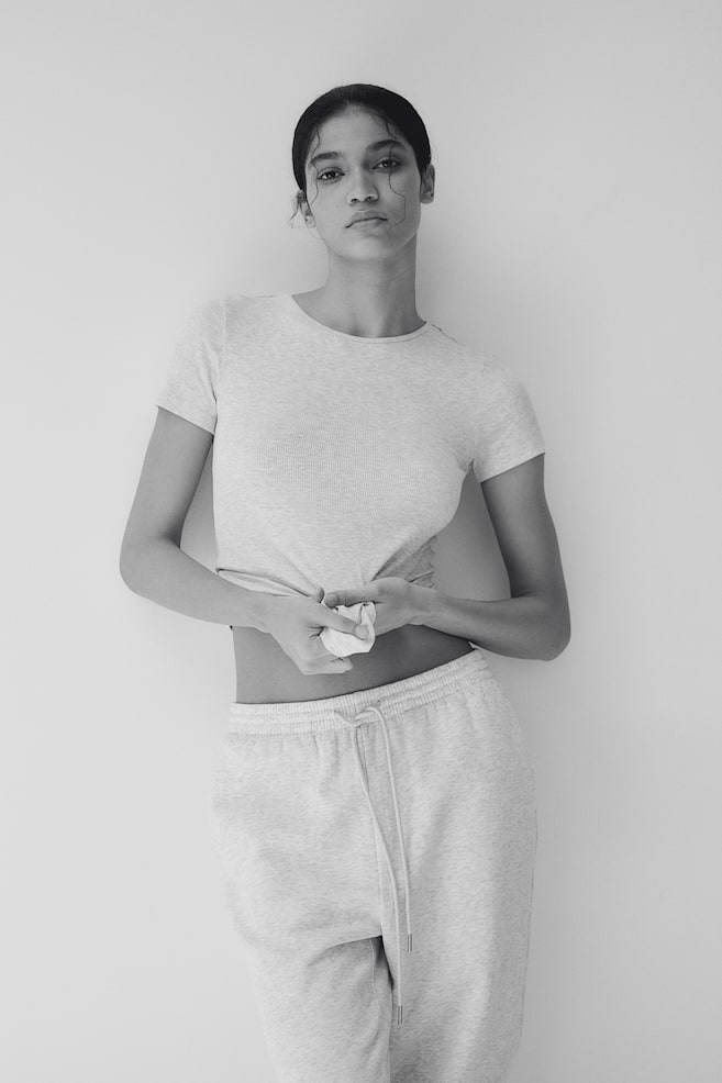 Футболка в рубчик H&M, серый
Футболка в рубчик H&M, серый