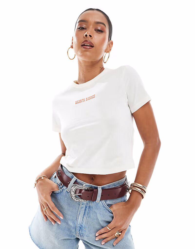 Футболка с принтом «Bandita Baddies» от Vero Moda белого цвета
Футболка с принтом «Bandita Baddies» от Vero Moda белого цвета