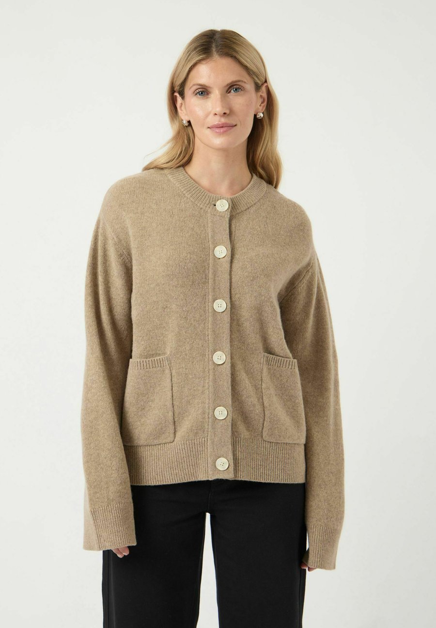 Кардиган YAS NOLA, Oat Milk/White
Кардиган YAS NOLA, Oat Milk/White