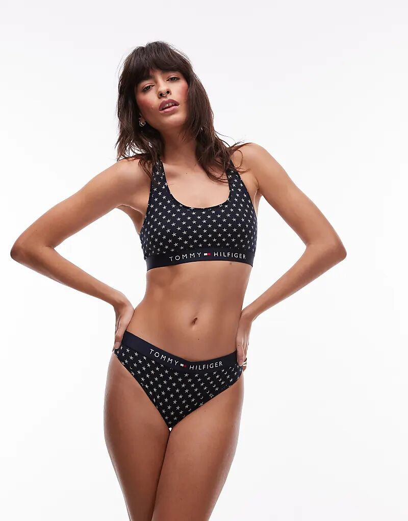 Бралетт Tommy Hilfiger со звездным принтом в темно-синем цвете
Бралетт Tommy Hilfiger со звездным принтом в темно-синем цвете