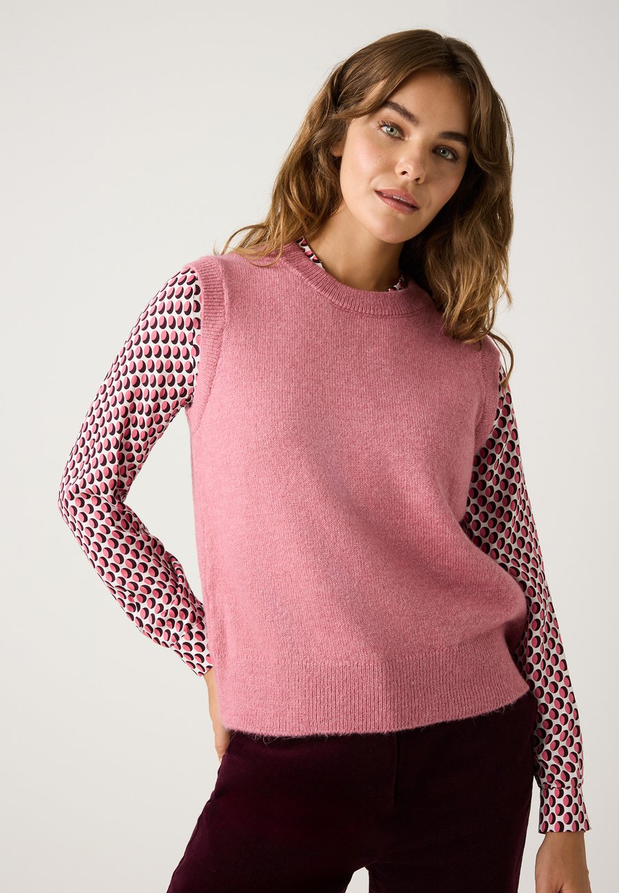 Джемпер More & More SOFTER RUNDHALS, Berry Rose/Pink
Джемпер More & More SOFTER RUNDHALS, Berry Rose/Pink