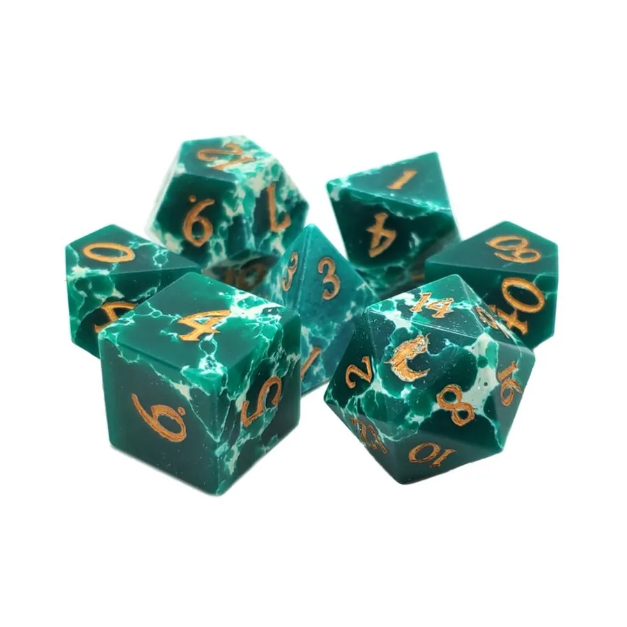 Набор Poly — бирюзовый — зеленый и белый с золотом (7), Gemstone Dice (Old School Dice & Accessories)
Набор Poly — бирюзовый — зеленый и белый с золотом (7), Gemstone Dice (Old School Dice & Accessories)