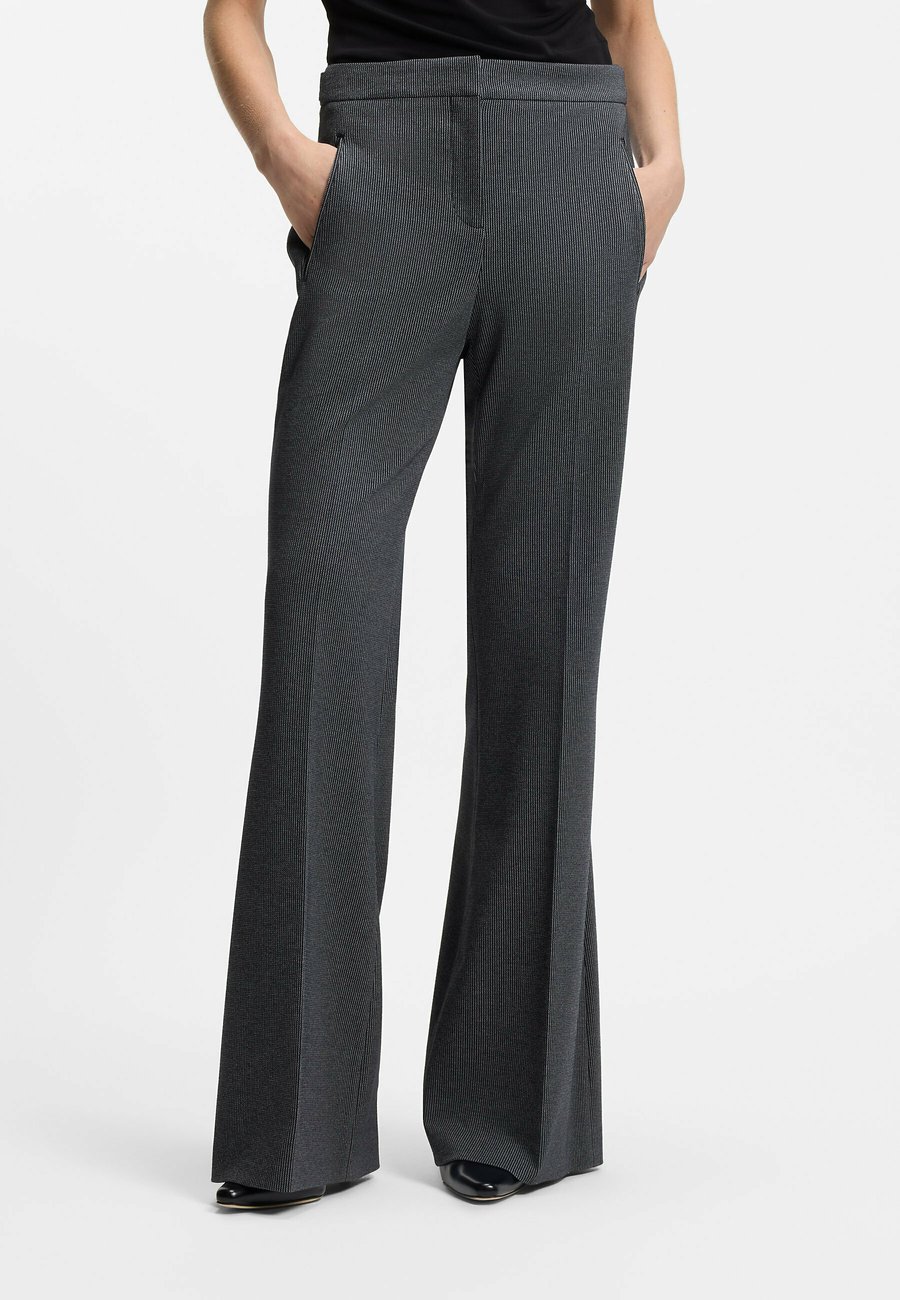 Брюки BOSS TALIA LONG, Patterned Thirtytwo/Black
Брюки BOSS TALIA LONG, Patterned Thirtytwo/Black