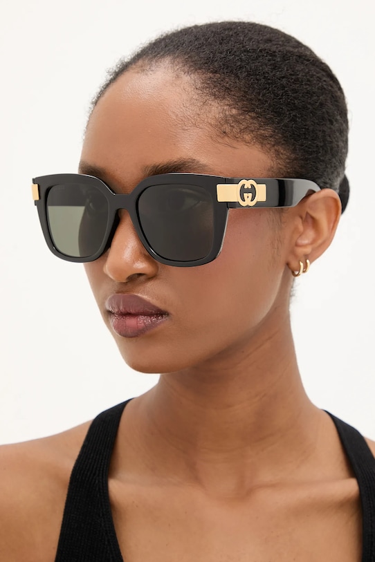 Солнцезащитные очки Gucci, черный
Солнцезащитные очки Gucci, черный