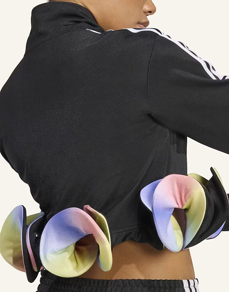 Модный спортивный топ черного цвета Adidas Originals
Модный спортивный топ черного цвета Adidas Originals