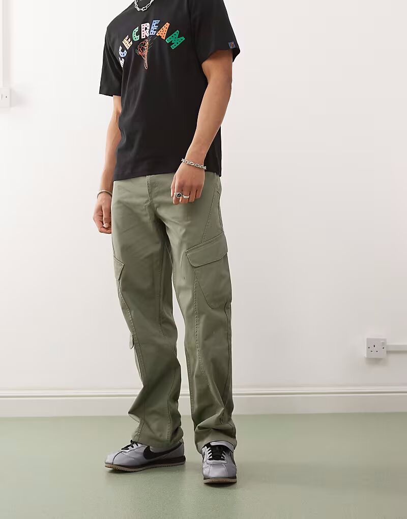 Брюки карго Karl Kani OG с косыми карманами цвета хаки 
Брюки карго Karl Kani OG с косыми карманами цвета хаки