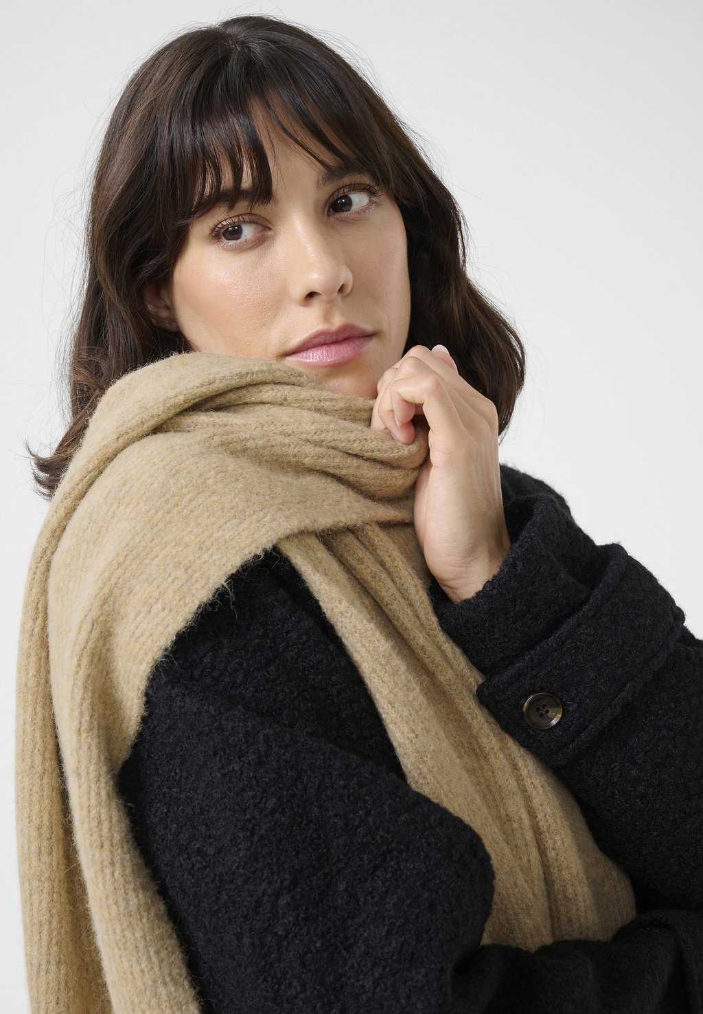 Шарф SULI Kaffe, бежевый
Шарф SULI Kaffe, бежевый