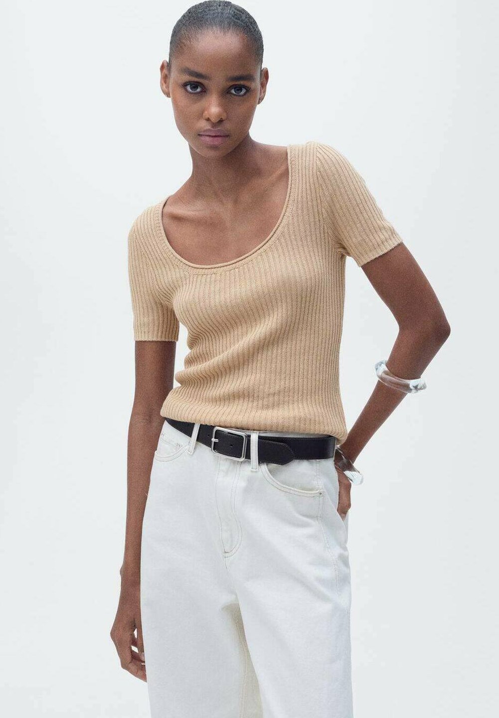 Базовая футболка Mango, коричневый
Базовая футболка Mango, коричневый