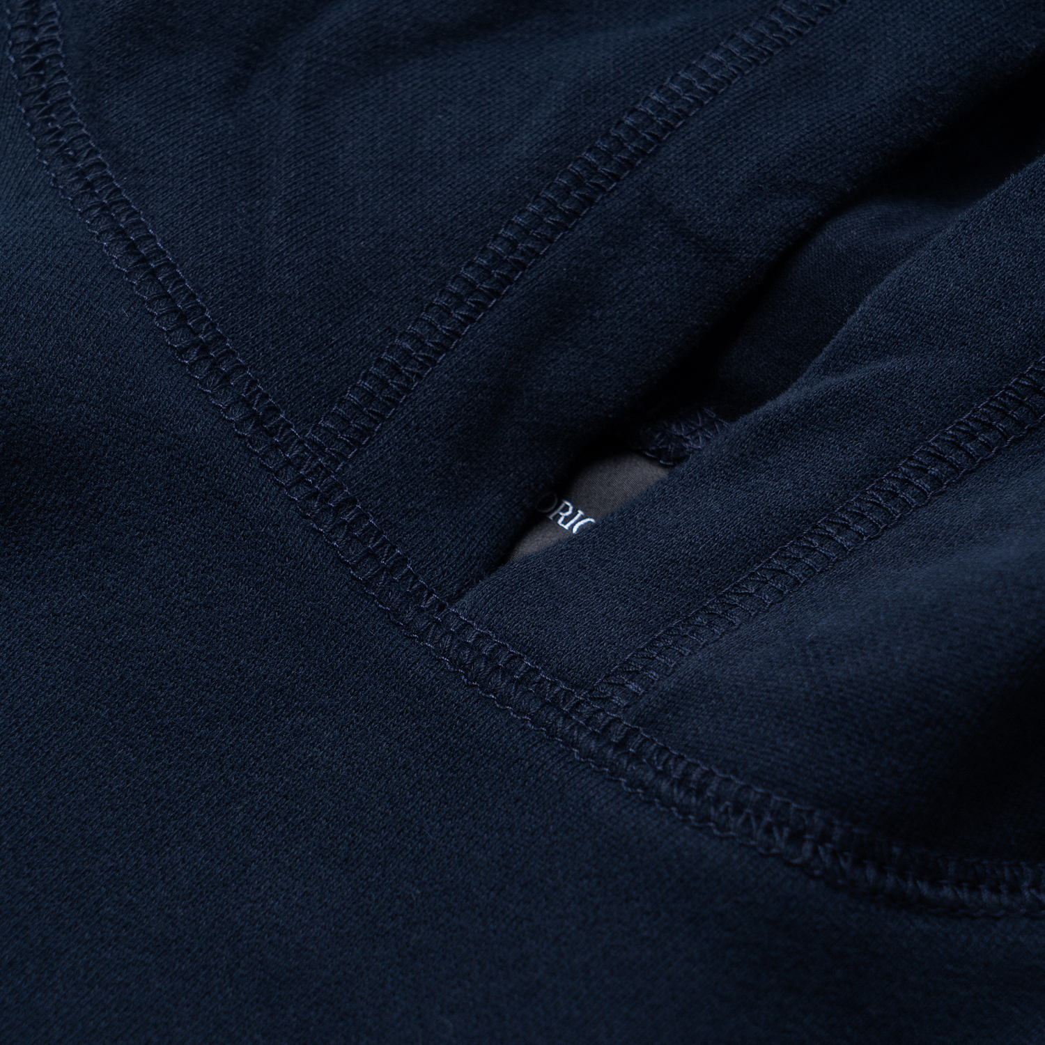 Свитер SS22 Мужской Темно-синий EMPORIO ARMANI
Свитер SS22 Мужской Темно-синий EMPORIO ARMANI