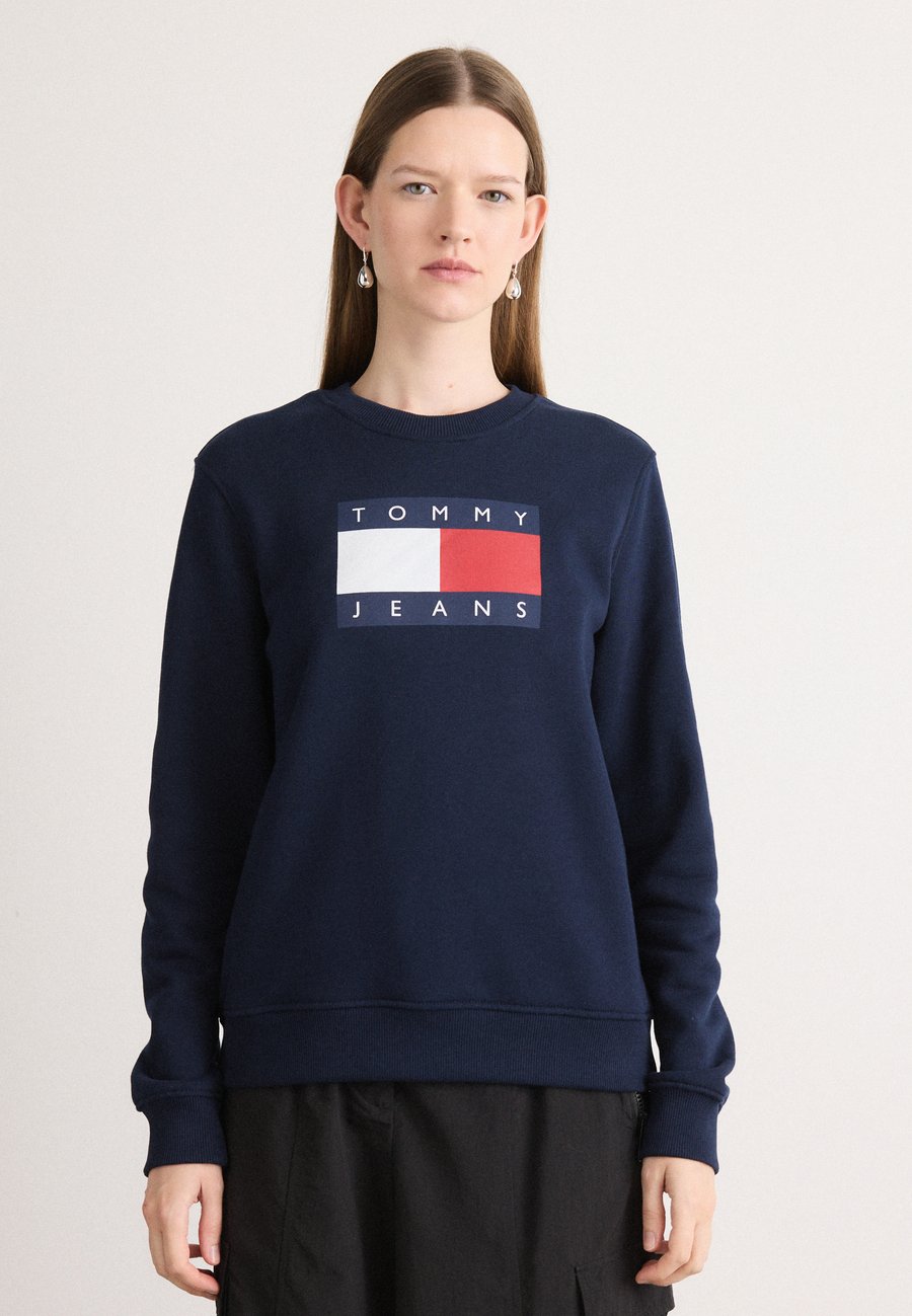 Толстовка Tommy Jeans REG FLAG CREW, Dark Night Navy/Dark Blue
Толстовка Tommy Jeans REG FLAG CREW, Dark Night Navy/Dark Blue