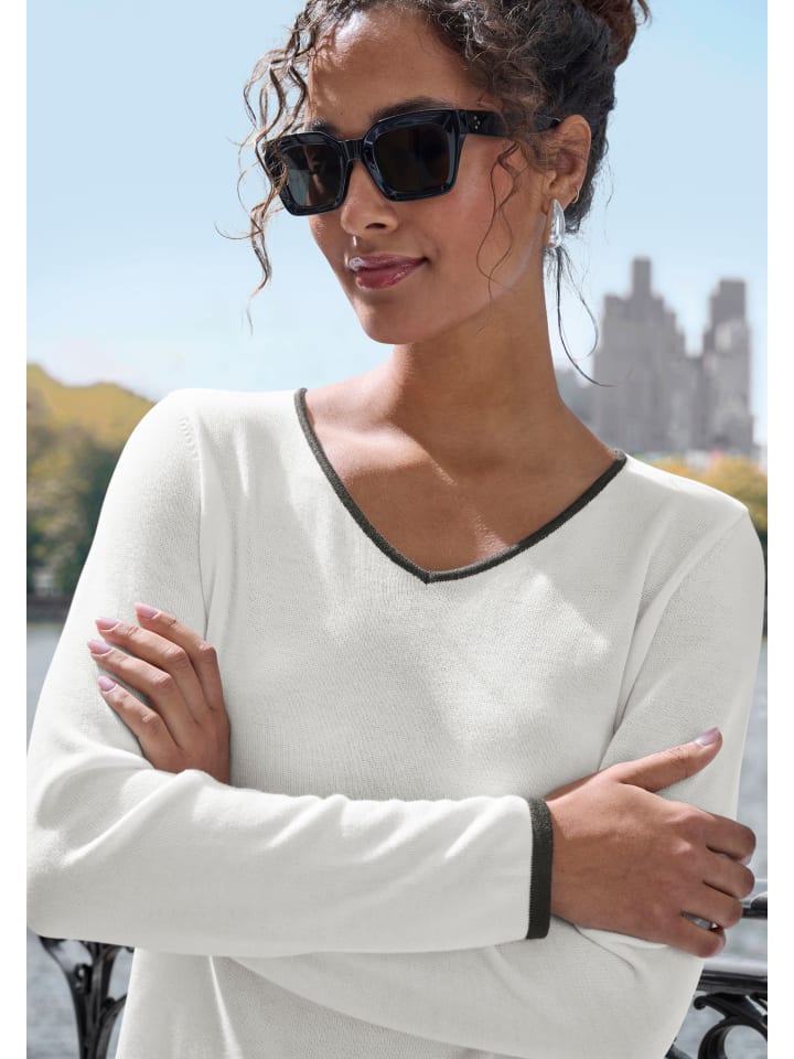 Свитер с V-образным вырезом белого и черного цветов Vivance
Свитер с V-образным вырезом белого и черного цветов Vivance