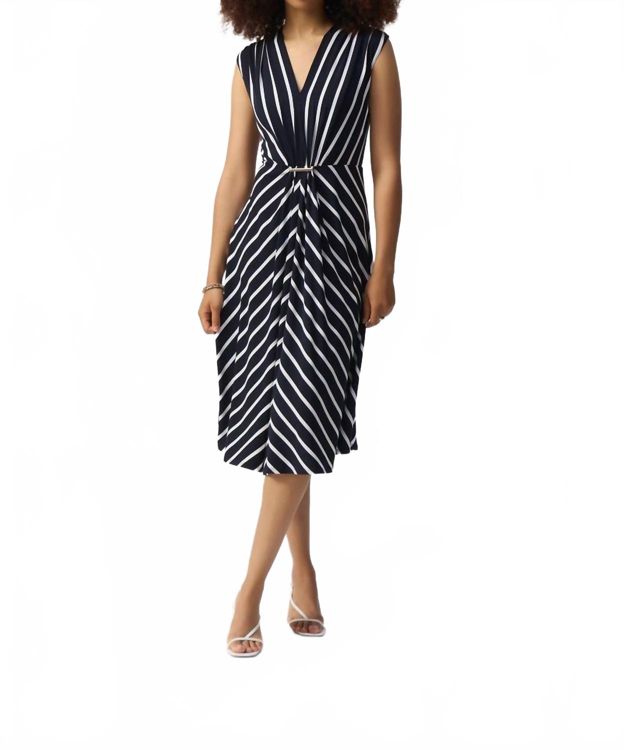 Платье в полоску в цвете "полуночный синий/ваниль" Joseph Ribkoff
Платье в полоску в цвете "полуночный синий/ваниль" Joseph Ribkoff