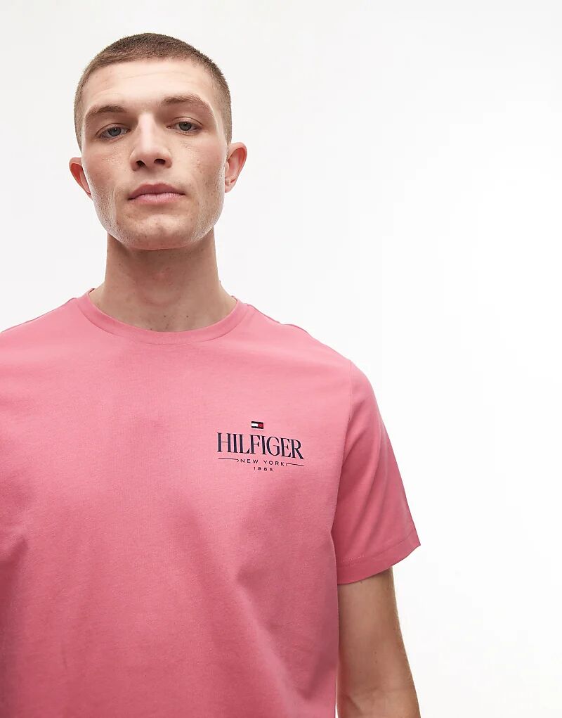 Футболка с логотипом Tommy Hilfiger в розовом цвете
Футболка с логотипом Tommy Hilfiger в розовом цвете