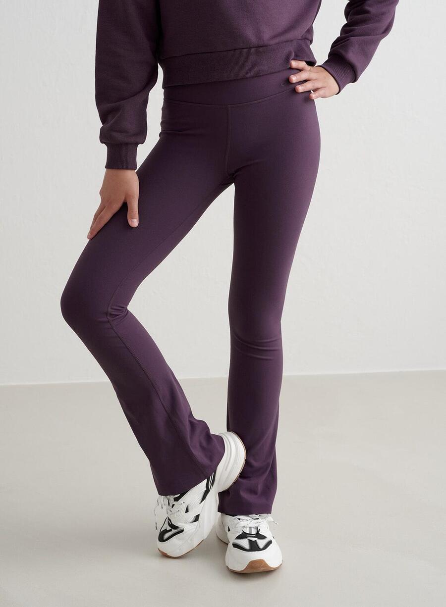 AIM'N Леггинсы для йоги для девочек с клешем, влагоотводящие, темно-фиолетовые
AIM'N Леггинсы для йоги для девочек с клешем, влагоотводящие, темно-фиолетовые