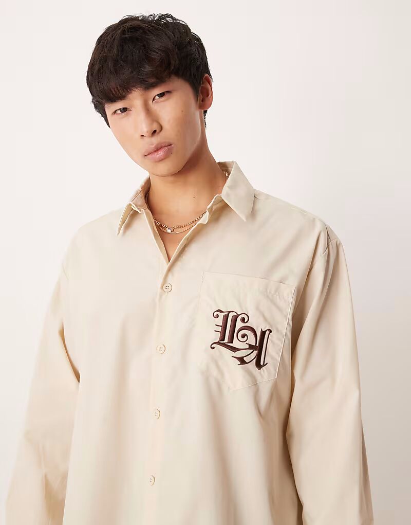 Рубашка свободного кроя ASOS DESIGN бежевого цвета с вышивкой на груди
Рубашка свободного кроя ASOS DESIGN бежевого цвета с вышивкой на груди