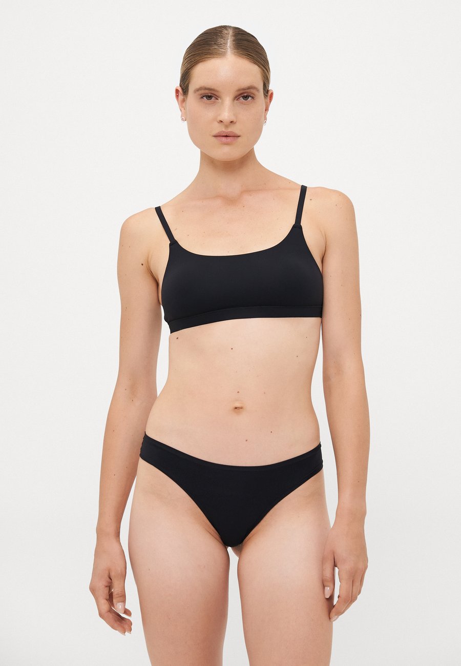 Трусы ONLY ONLPEACHY THONG 2 PACK, Black /Black
Трусы ONLY ONLPEACHY THONG 2 PACK, Black /Black