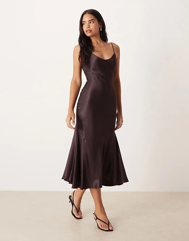 Платье-комбинация миди из атласа ASOS DESIGN с v-образным вырезом шоколадного цвета
Платье-комбинация миди из атласа ASOS DESIGN с v-образным вырезом шоколадного цвета