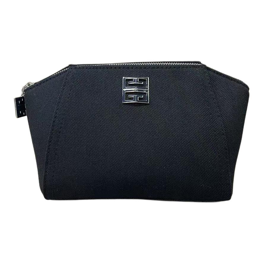 Givenchy Классическая красная косметичка
Givenchy Классическая красная косметичка