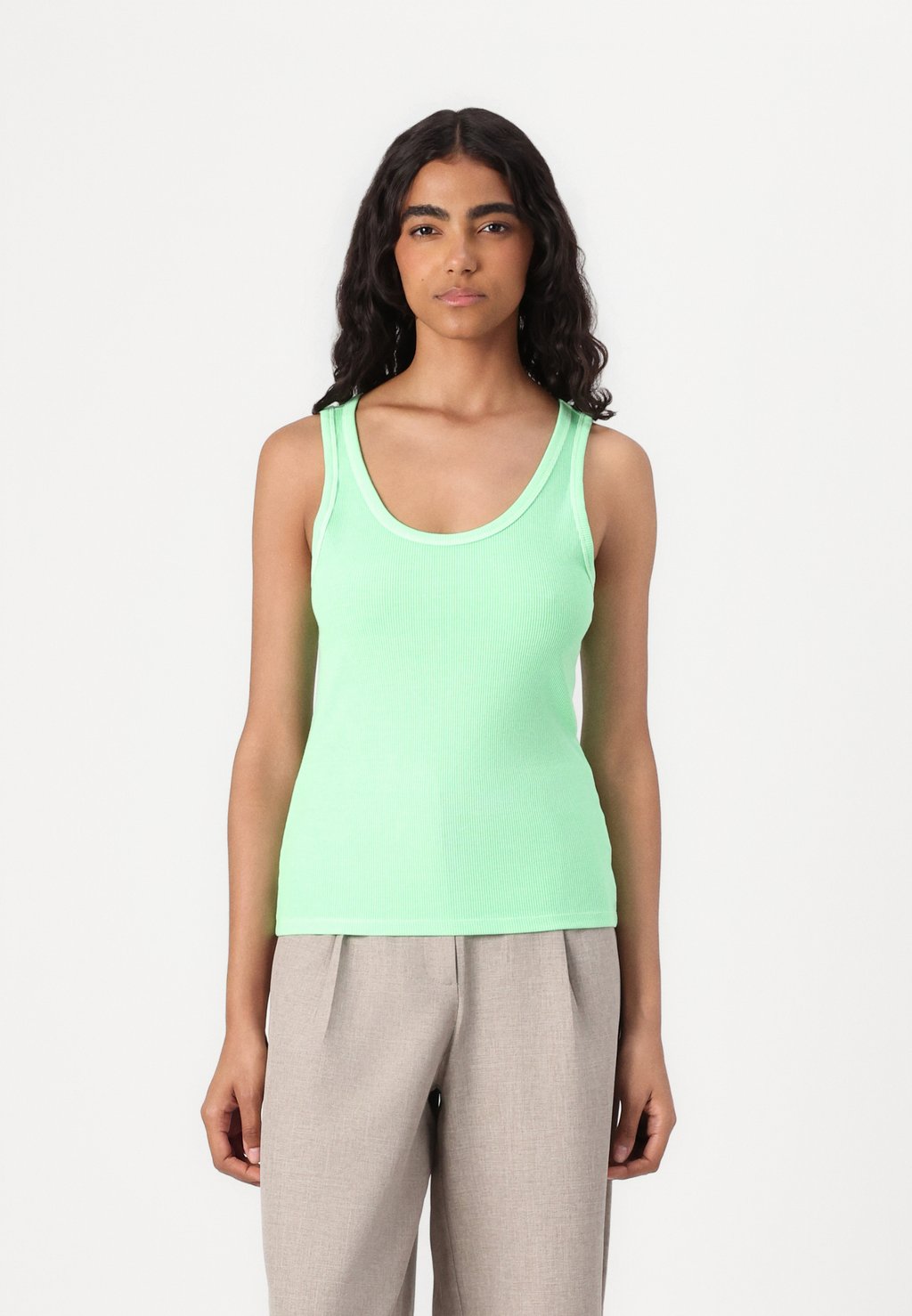 Топ SCOOP TANK GAP, зеленый
Топ SCOOP TANK GAP, зеленый