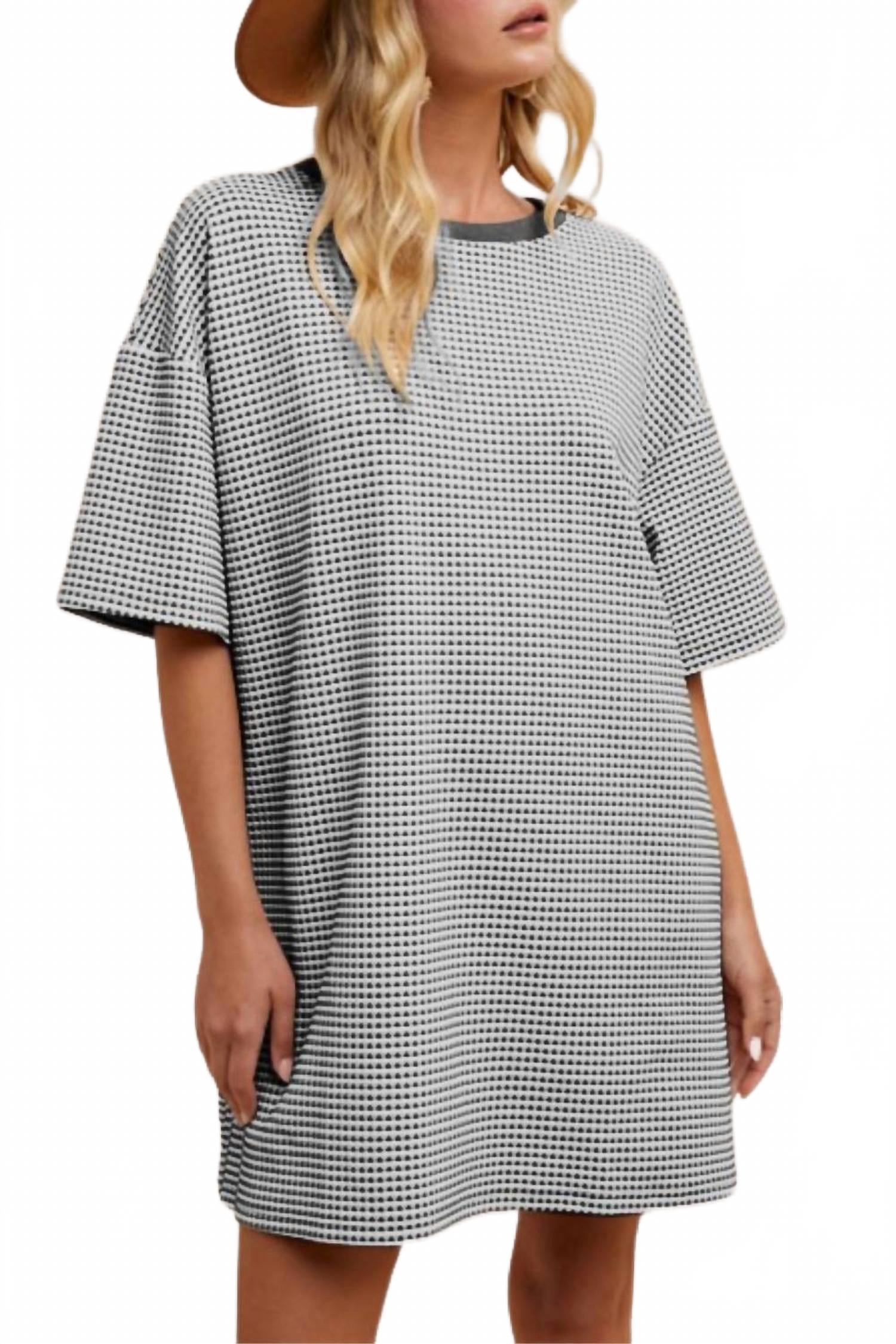 Черное мини-платье-футболка вязаное AnnieWear
Черное мини-платье-футболка вязаное AnnieWear