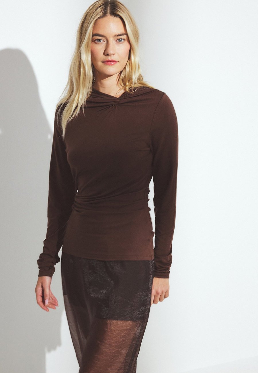 Блуза NA-KD SOFT LINE TWISTED, Brown
Блуза NA-KD SOFT LINE TWISTED, Brown