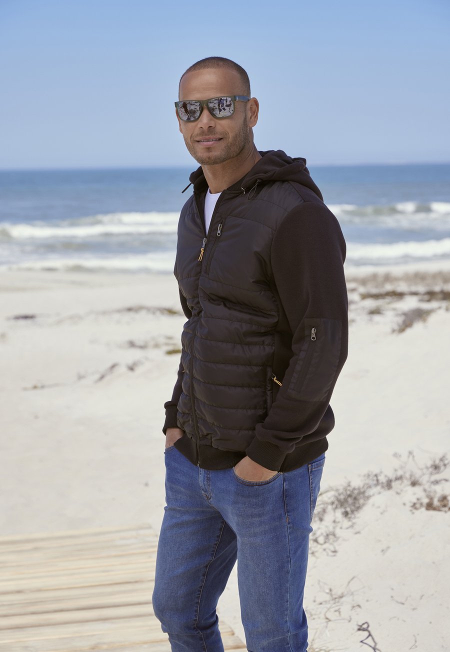 Толстовка H.I.S Zip-up sweatshirt, Schwarz/Black
Толстовка H.I.S Zip-up sweatshirt, Schwarz/Black