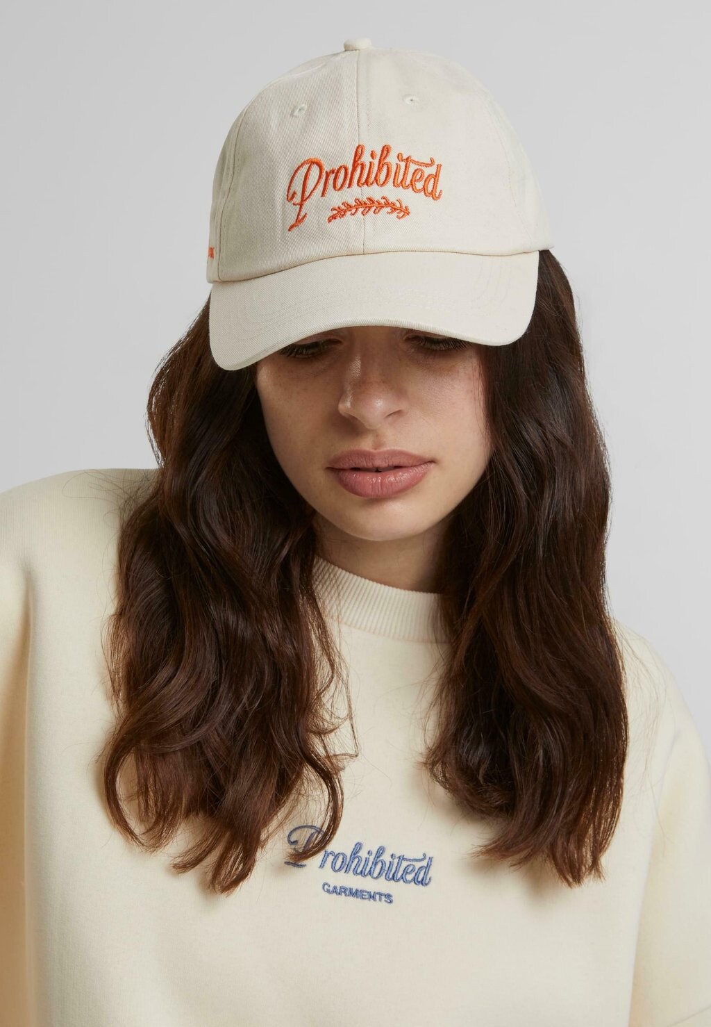 Бейсболка GARMENT PROHIBITED, бежевый
Бейсболка GARMENT PROHIBITED, бежевый