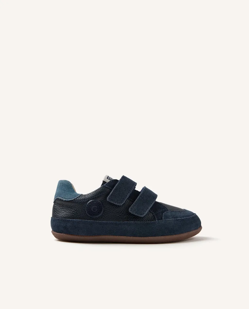 Гибкие детские кожаные босоножки с регулируемыми застежками Gioseppo, темно-синий
Гибкие детские кожаные босоножки с регулируемыми застежками Gioseppo, темно-синий