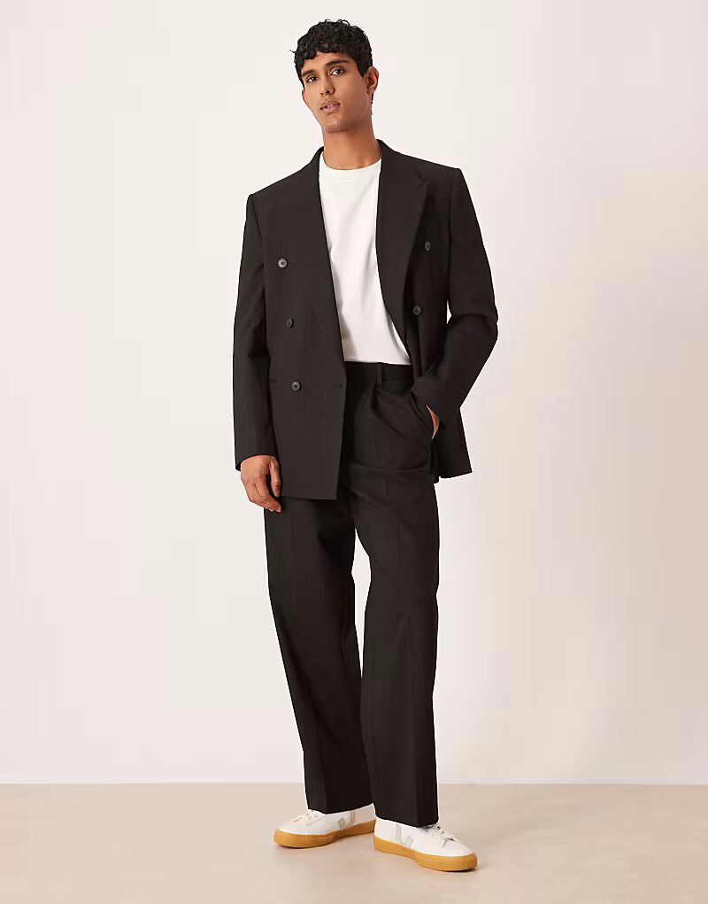 Широкие брюки в черную металлическую полоску Asos Design
Широкие брюки в черную металлическую полоску Asos Design